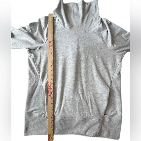 Lululemon High Lines Pullover
Heathered Core Ultra Light Grey - Picture 8 of 12